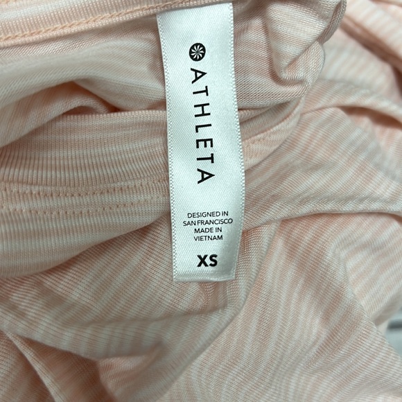 NWT Athleta Stratus Striped Top Size XS. Ballerina Pinstripe Stratus Stripe. - Picture 2 of 3